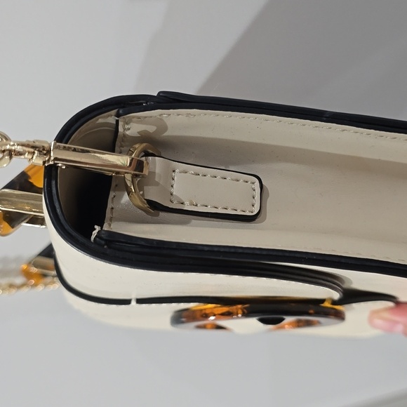 TOPSHOP Capri Buckle Crossbody Bag in Beige, Tortoise Shell Details, Gold Chain - Picture 6 of 16
